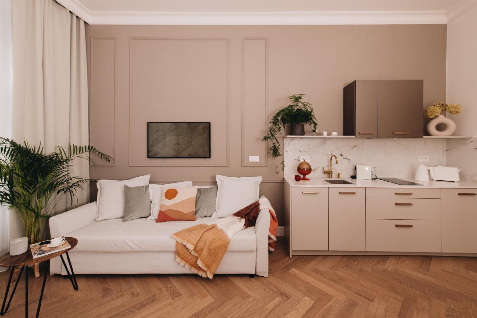 Stylish New In With A/c * Прага
