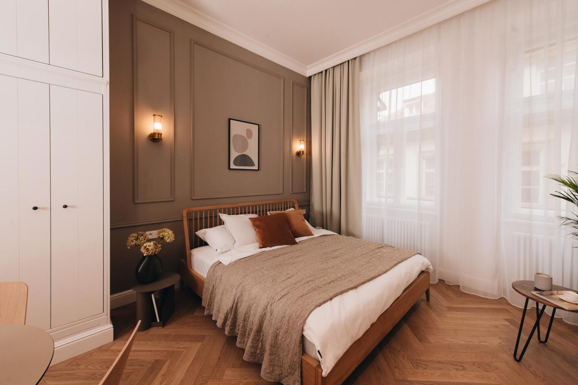 Апартаменты Stylish New In With A/c